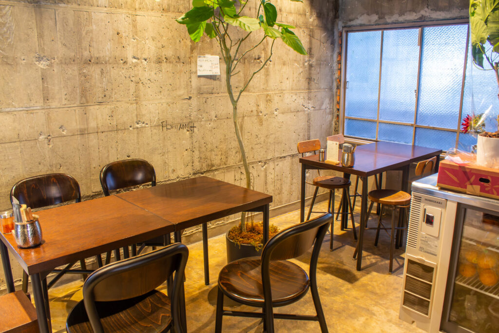 香酵味食堂の店内