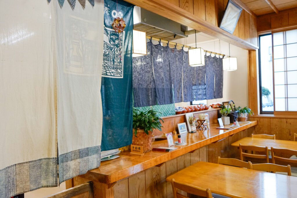 山におまかせの店内