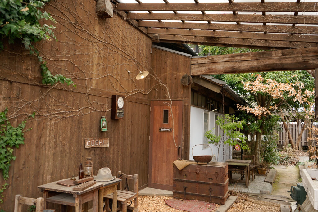 東風日和（こちびより）のテラス席