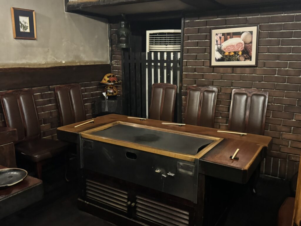 ステーキハウス但馬の店内