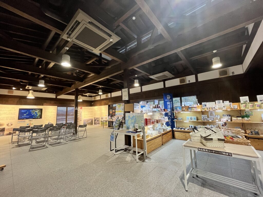 道の駅﨑津の館内