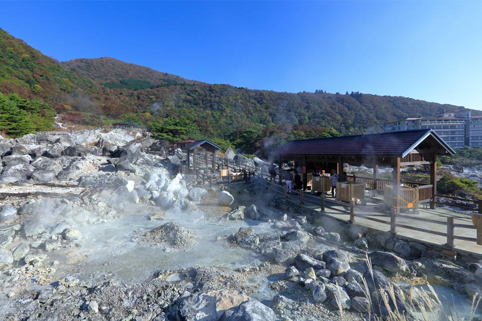 大小30カ所からなる「雲仙地獄」は約60分で巡ることができます