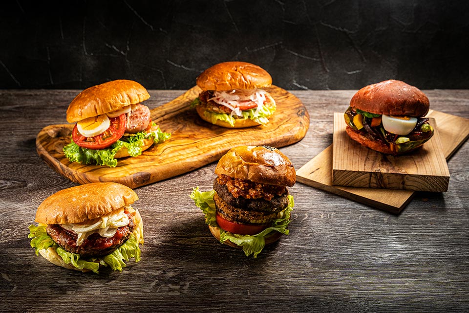 雲仙の食材を使った「雲仙ジオバーガー」。提供店などの詳細は観光局のホームページへ