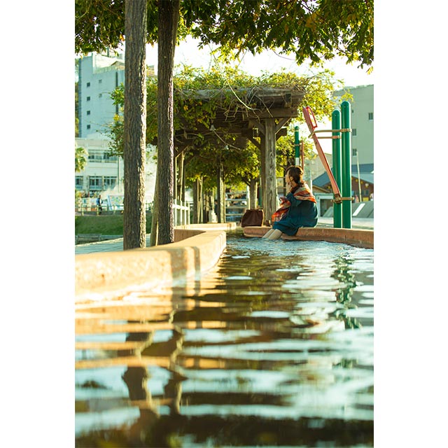 海を眺めながら足湯に浸れる「ほっとふっと105」は無料で楽しめます