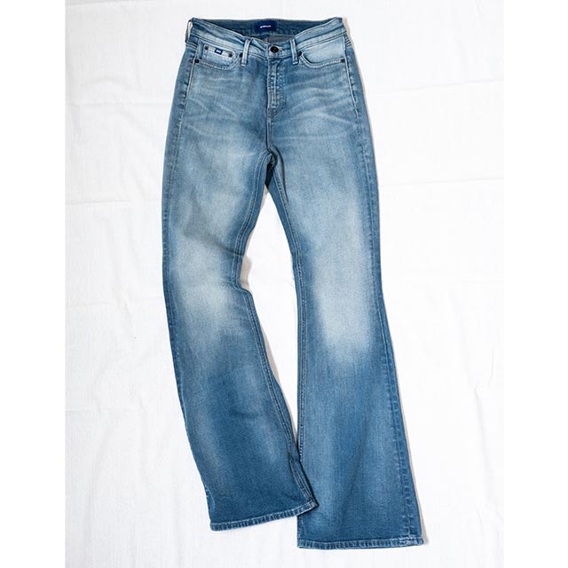 デニムパンツ4万6200円/B