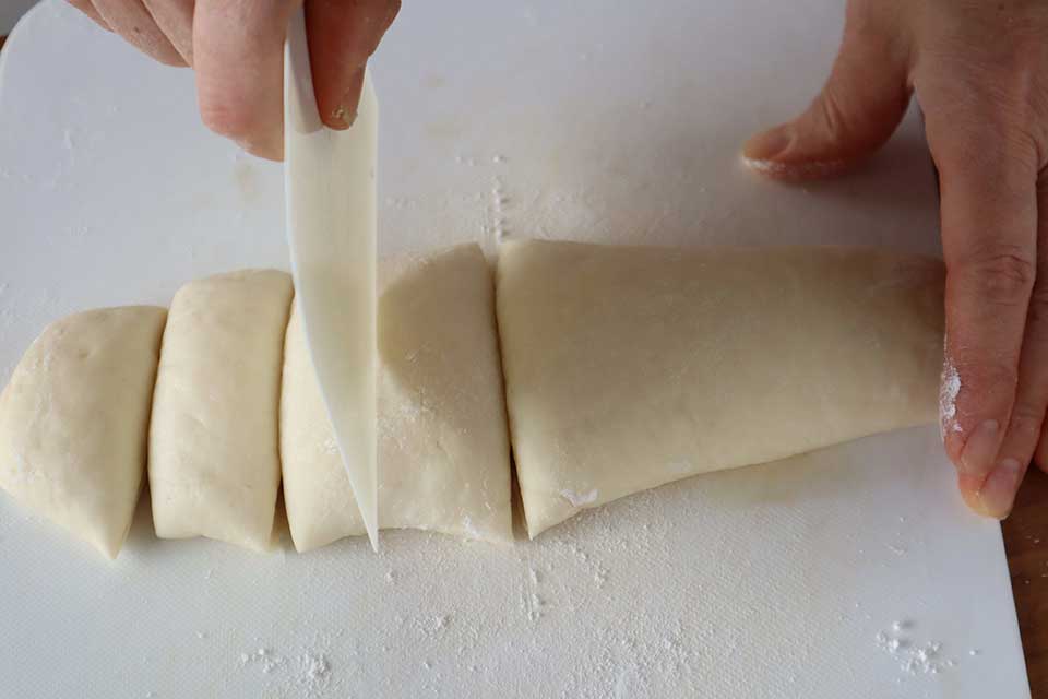 （4）を8等分にカットする。